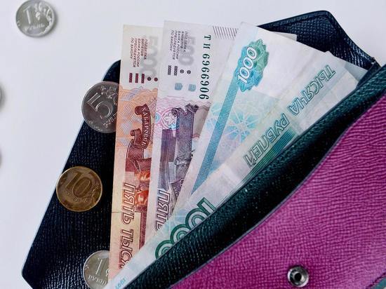 У ижевчанки мошенник украл почти 600 тысяч рублей
