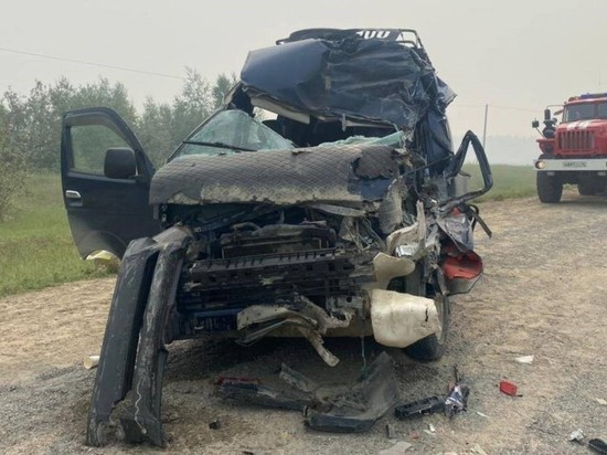 В Чурапчинском улусе грузовик столкнулся с Toyota Hiace