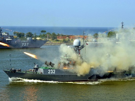 Корабль "Калмыкия" примет участие в военном параде