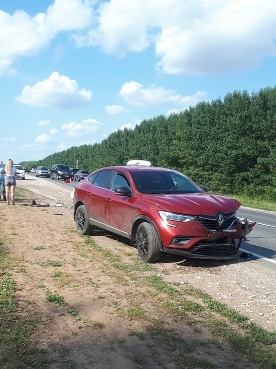 В аварии на трассе у Челнов столкнулись три автомобиля