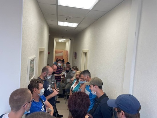 Петербуржцы пожаловались на отказ делать повторную прививку в пункте вакцинации в ТК «Гранд Каньон»