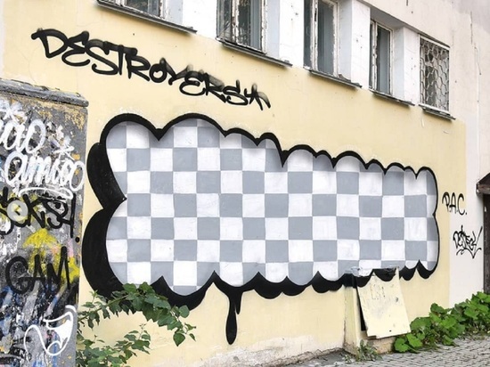 Граффити с памятника конструктивизма в Екатеринбурге перенесли на офис управляющей компании