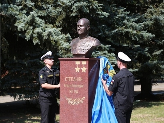 К юбилею морской авиации России в Ейске открыли «Аллею Российской славы»