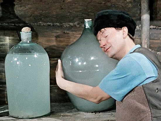 На Брянщине мужчину поймали на продаже самогона