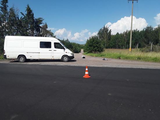 Велосипедиста госпитализировали после аварии с «Мерседесом» в Псковской области