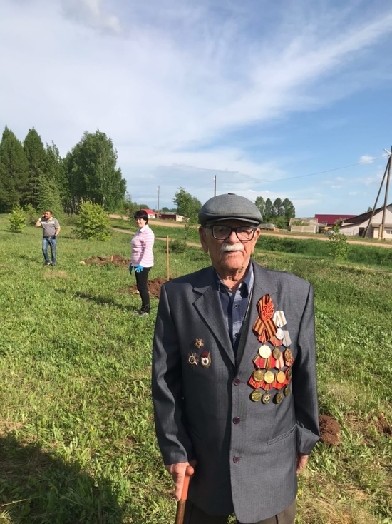 Олег Валенчук поздравил ветерана с юбилеем