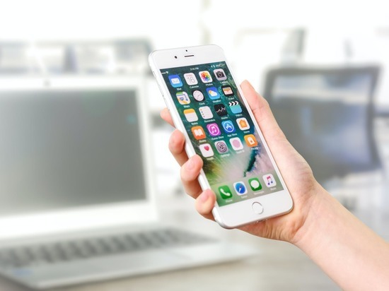 Житель Смоленска сдал в ломбард телефон своего друга, чтобы покутить