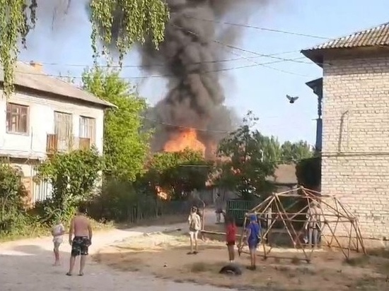 В Касимове Рязанской области загорелись гаражи и деревянные сараи