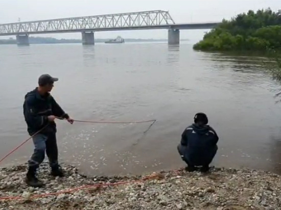 Амурские спасатели ищут мужчину, предположительно, утонувшего в реке