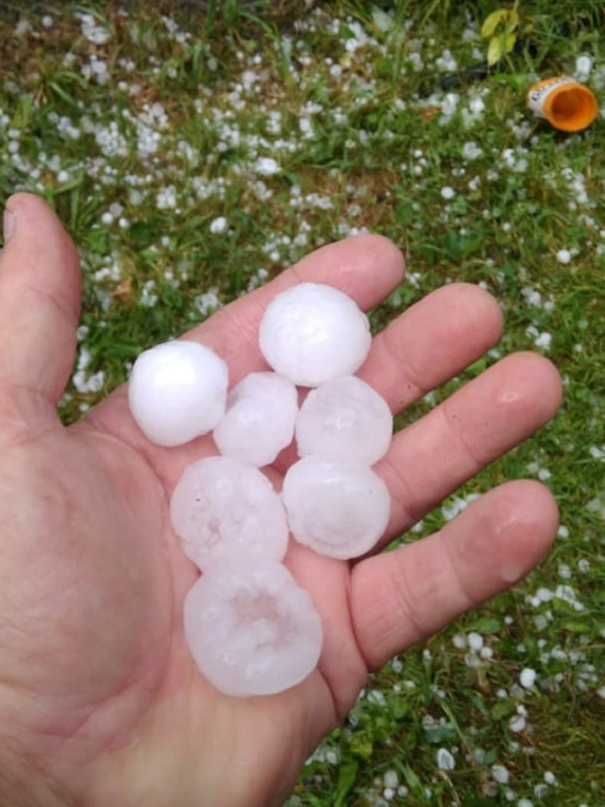 Кузбасс засыпало градом размером с мяч для настольного тенниса