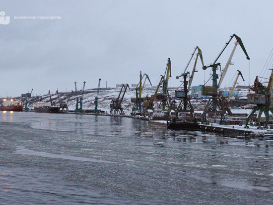 Экс-капитан морского порта Дудинка обвиняется в халатности по поводу ликвидации разливов нефти