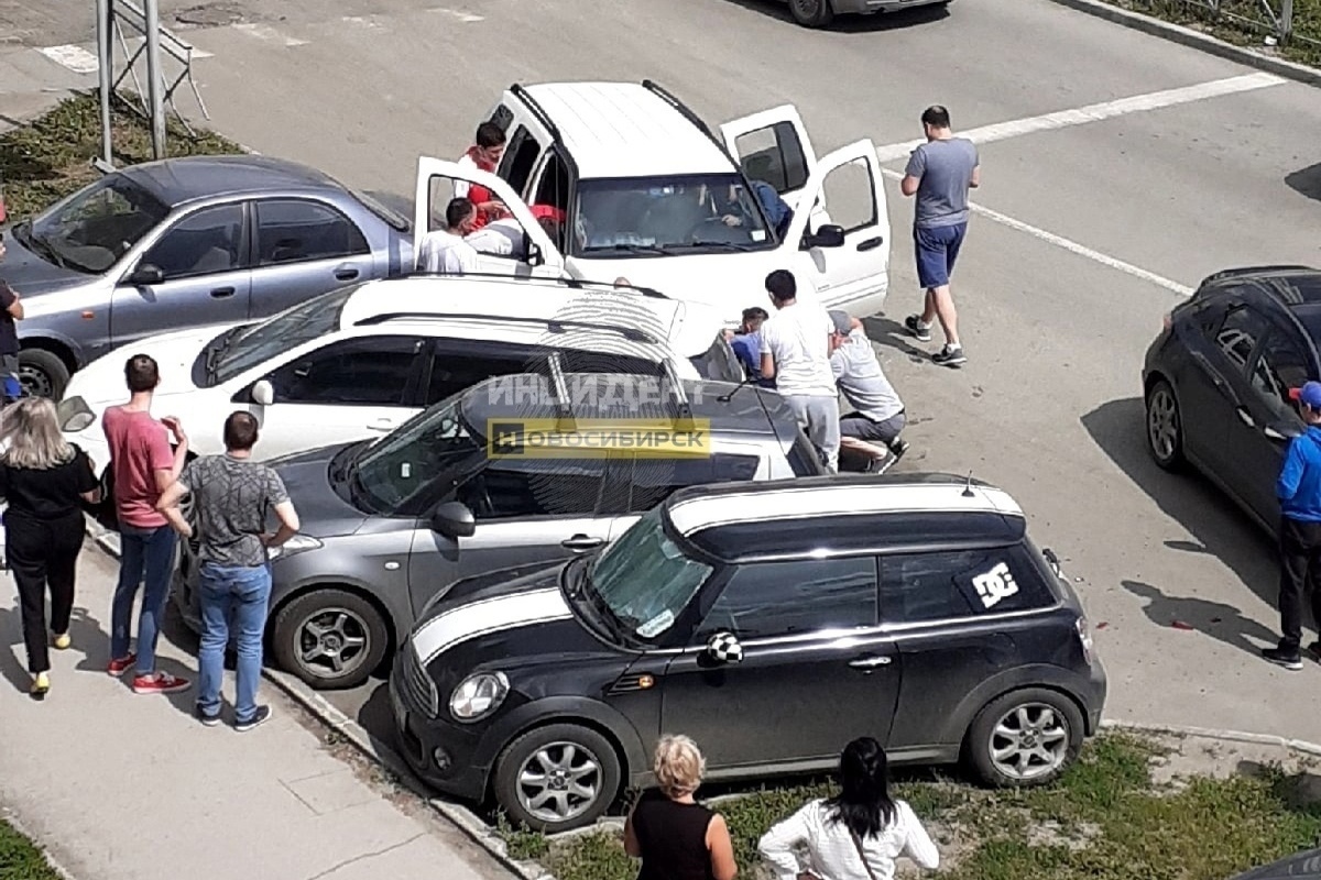 Инцидент. Авария на с Шамшиных в Новосибирске. Водитель джипа. Приступ эпилепсии за рулём.