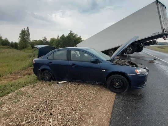 Тройное ДТП под Котельничем: погиб водитель и двое детей пострадали