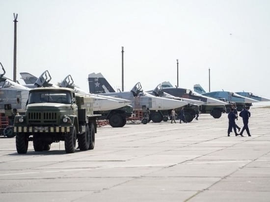 В Волгоградской области в небе дозаправили экипажи Су-24М и Су-34