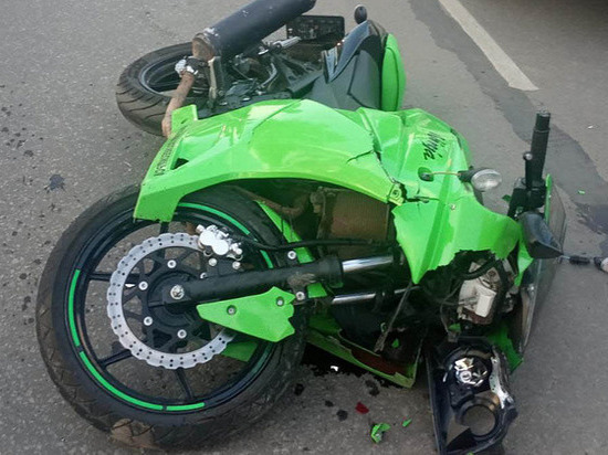 Сарапульский мотоциклист врезался в автомобиль