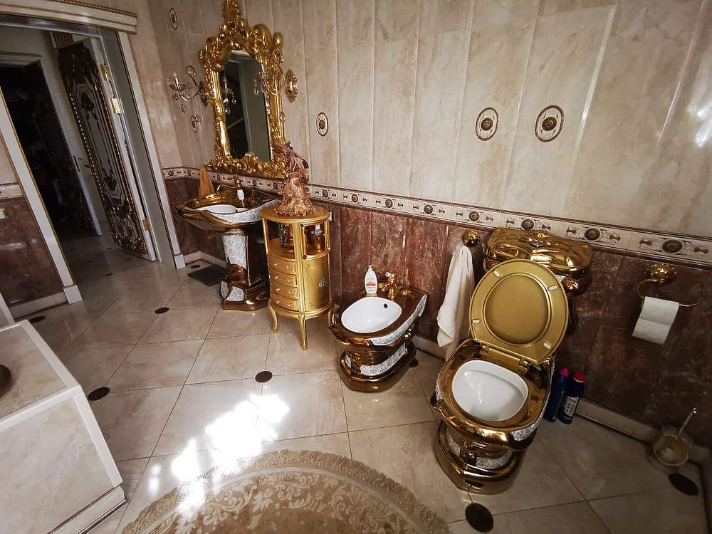 Кадры дома главы ГИБДД Ставрополья Сафонова вызвали оторопь: золотой дворец