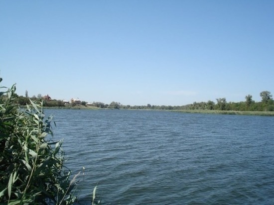 В Семикаракорске двое мужчин утонули в озере
