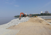 Сахалинский подрядчик полностью завершил работы по строительству водозащитной дамбы в Индустриальном районе Хабаровска