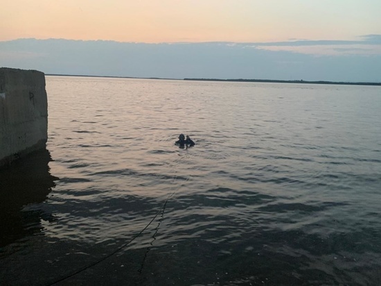 Водолазы продолжают поиски утонувшей под Комсомольском девочки
