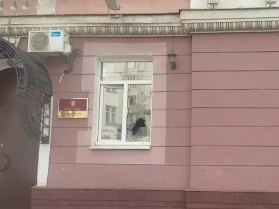 В Ярославле мужчина, разбивший окна Следственному комитету, стал фигурантом уголовного дела