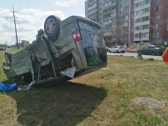 В аварии у здания МЧС в Пскове пострадали пять человек