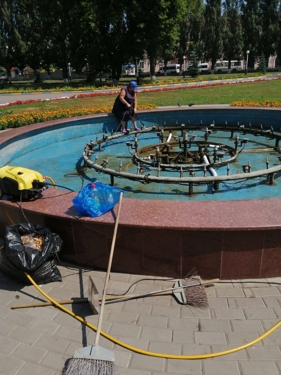 В Мичуринске приводят в порядок городские фонтаны