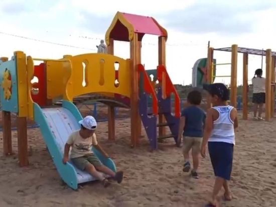 В калмыцком поселке открыли детскую игровую площадку