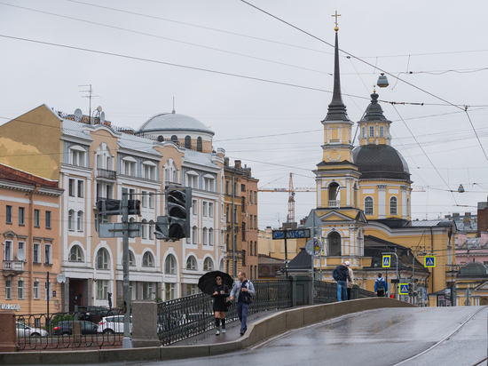 Жителей Петербурга в четверг ждут грозы и штормовой ветер