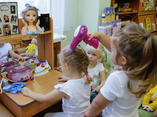Врач рассказал петербуржцам, как защитить детей от заражения вшами