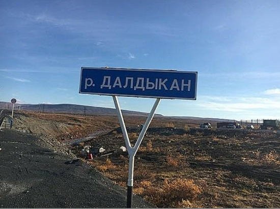 Река Далдыкан под Норильском Красноярского края изменила свой цвет