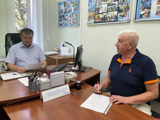 Михаил Иванов предоставил документы для регистрации кандидатом в Госдуму от Псковской области