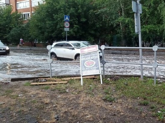 В Ижевске подтопило улицу Восточную