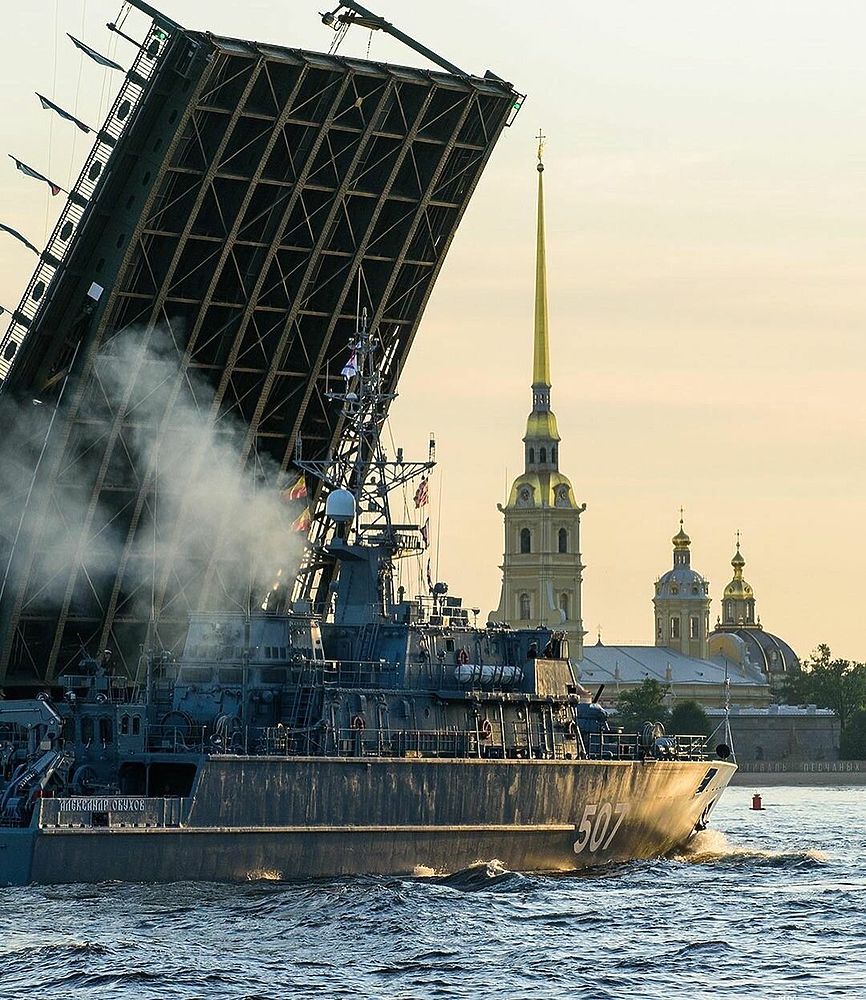 Петербуржцы поделились кадрами с репетиции Главного военно-морского парада 