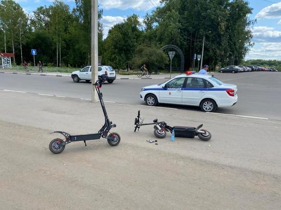 Мужчина на электросамокате врезался в дорожный знак в Тверской области