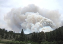 Огромный лесной пожар, получивший название Bootleg, бушует в штате Орегон, в национальном лесу Фремонт-Винема примерно в 250 милях к югу от Портленда