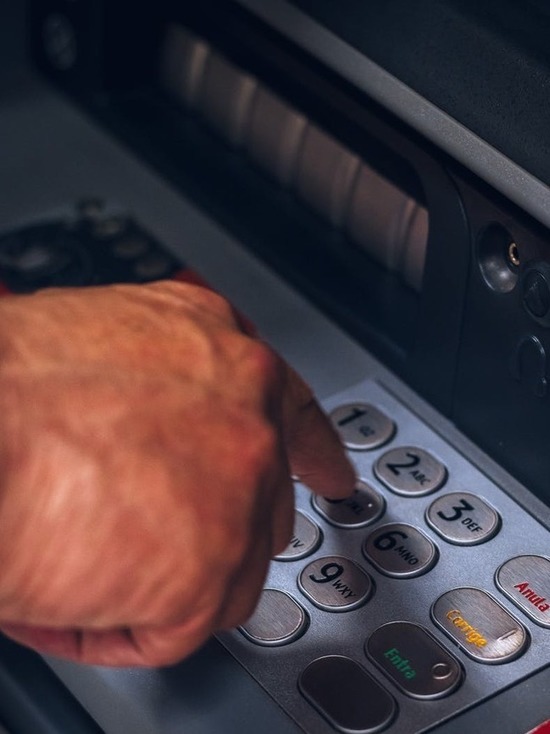 Жительница Рославля "подарила" мошенникам более 7 000 рублей, при покупке билетов на поезд через интернет