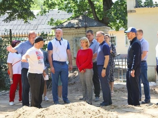 Ход реконструкции главного парка проверили в Серпухове