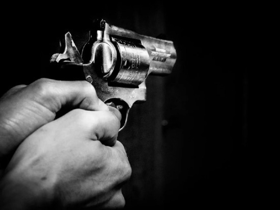 Хотел продать силовику оружие: за угрозу полицейскому пневматическим пистолетом 3 месяца в тюрьме проведет мужчина из Салехарда