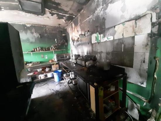 При пожаре в Анапском кафе пострадали двое людей
