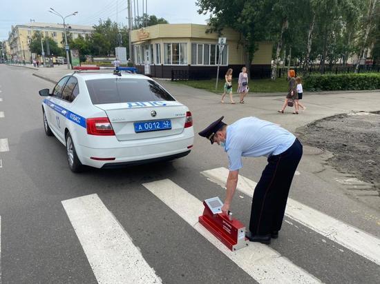 В Новокузнецке дорожную разметку проверяют специальным прибором