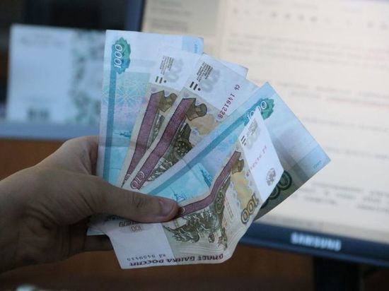 У омской пенсионерки списывают четверть дохода за долги по кредитам
