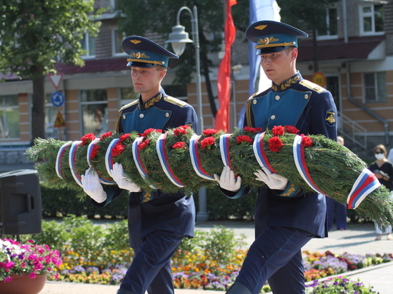 Торжественный ритуал у Могилы Неизвестного солдата состоялся в Пскове