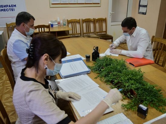 Избирком принял документы Евгения Первышова для выборов в Госдуму