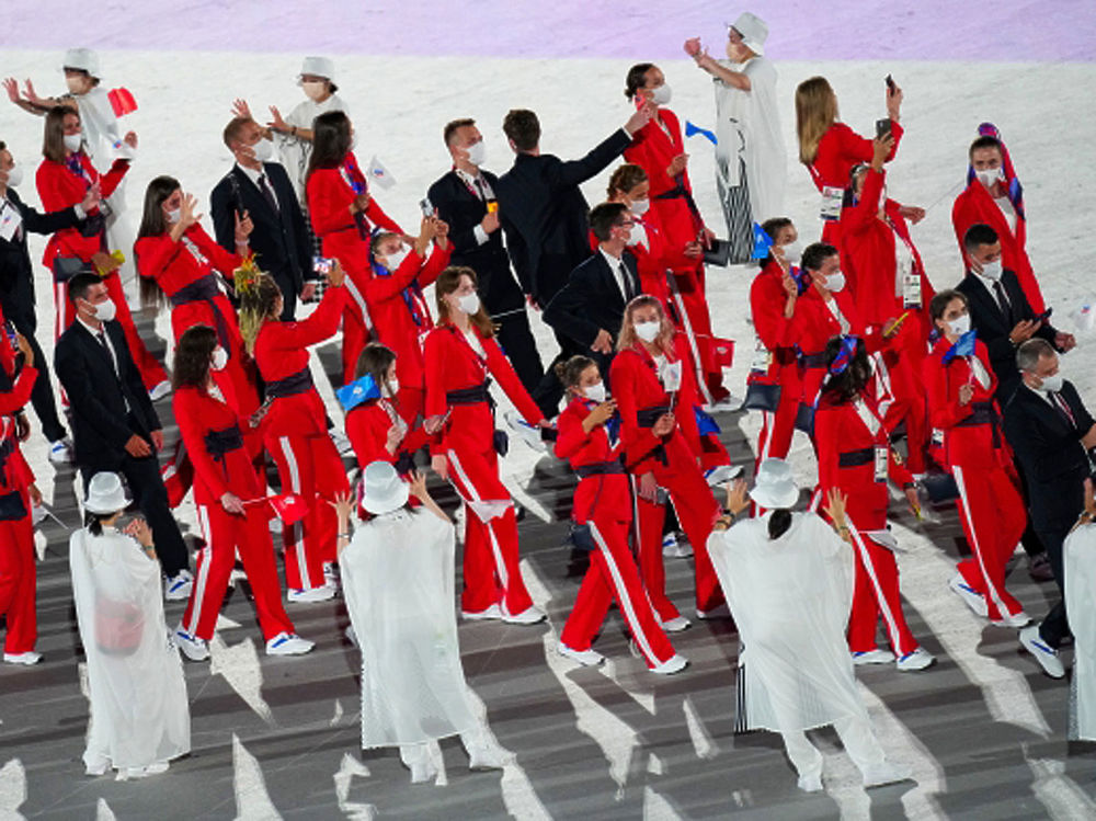 Лица российских спортсменов на Олимпиаде в Токио: кадры открытия