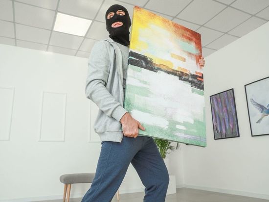 В Петербурге похитившего картину за 25 млн рублей антиквара арестовали на два месяца