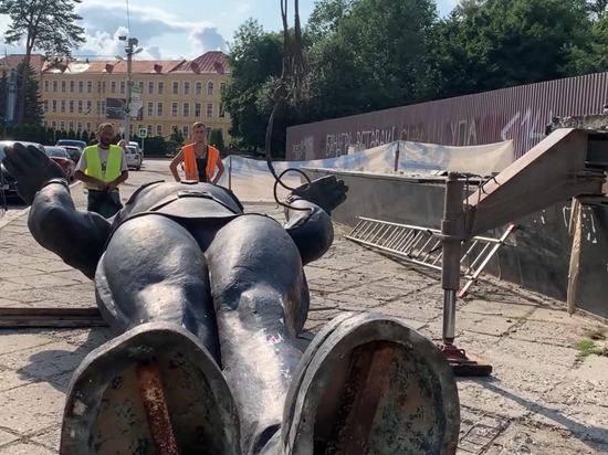 Во Львове окончательно демонтировали Монумент славы