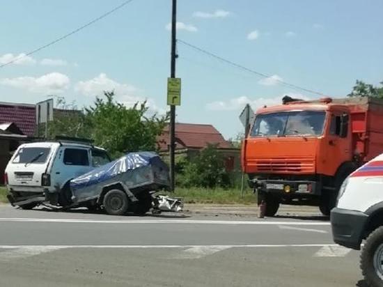 В массовом ДТП в Ростовской области пострадали три человека