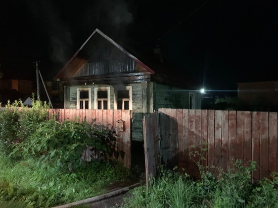 Две женщины погибли на пожаре в Смоленской области этой ночью