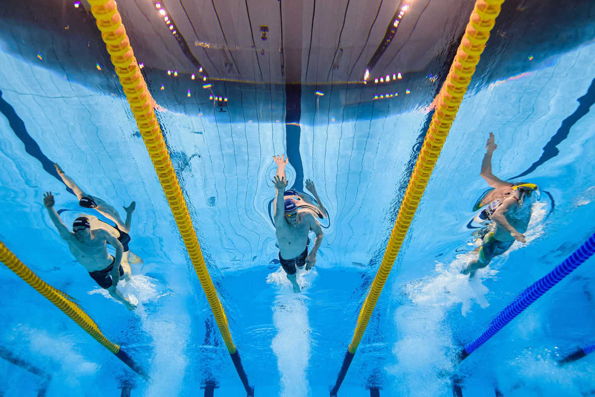 Американский пловец выиграл олимпийскую медаль