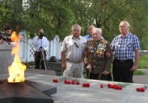 В Красноярске 100 летний Великой Отечественной войны Иван Шпагин получил памятный знак Подольских курсантов